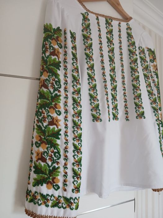 Camasa traditionala cusuta manual cu margele