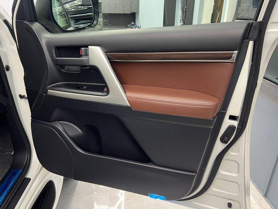 Toyota Land Cruiser 200 V6