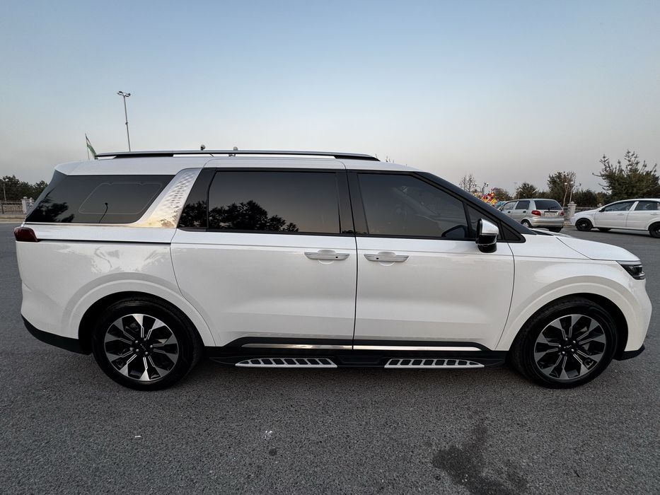 Kia Carnival мошина холати зўр, 360 камера, барча қулайликлари бор.