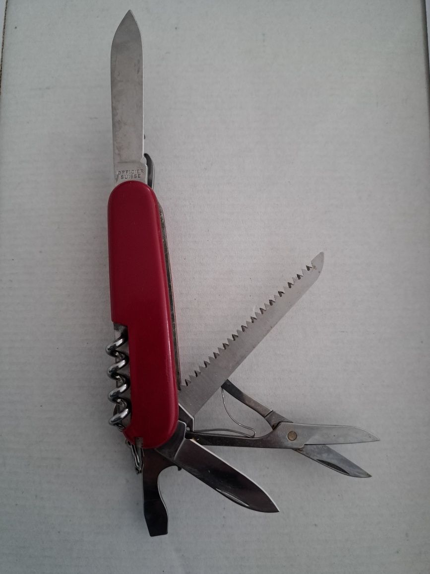 Briceag Victorinox Huntsman rosu