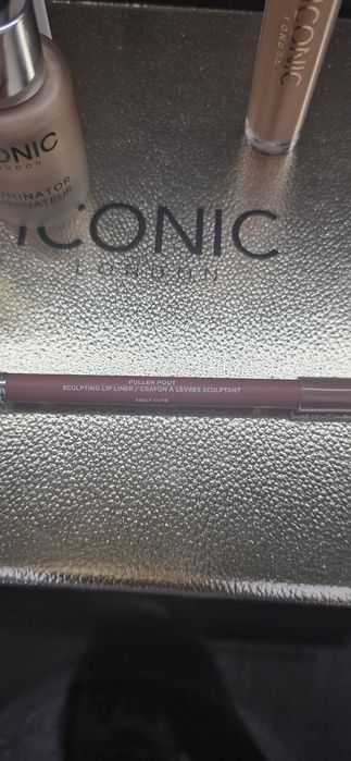 Грим Iconic London Illuminator, blurring blush stick, Спирала, li
