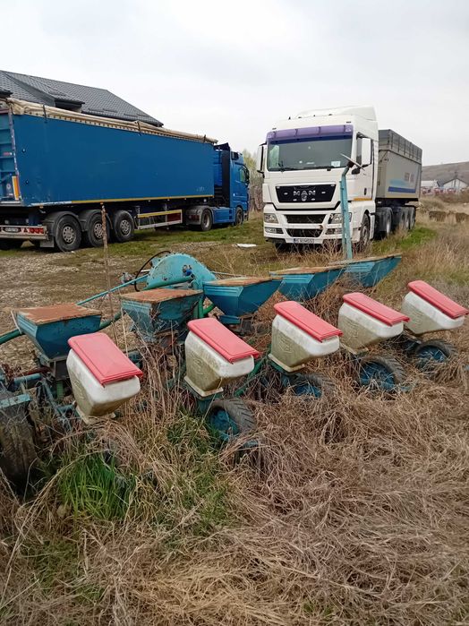 Vind Seman de paioase S.U.B 29 si SPC. 6 cu6 sau 8 sectii cu,fertiliza