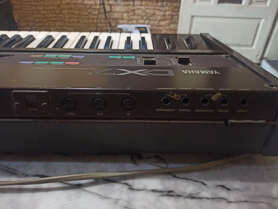 Синтезатор Yamaha DX7