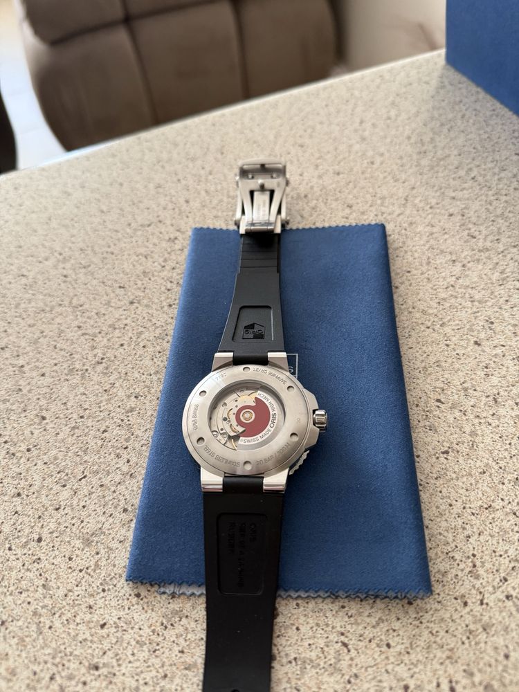 Oris Aquis Date часовник