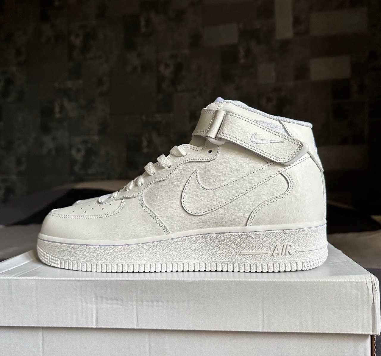 Nike Air Force 1 Mid 42 Triple White