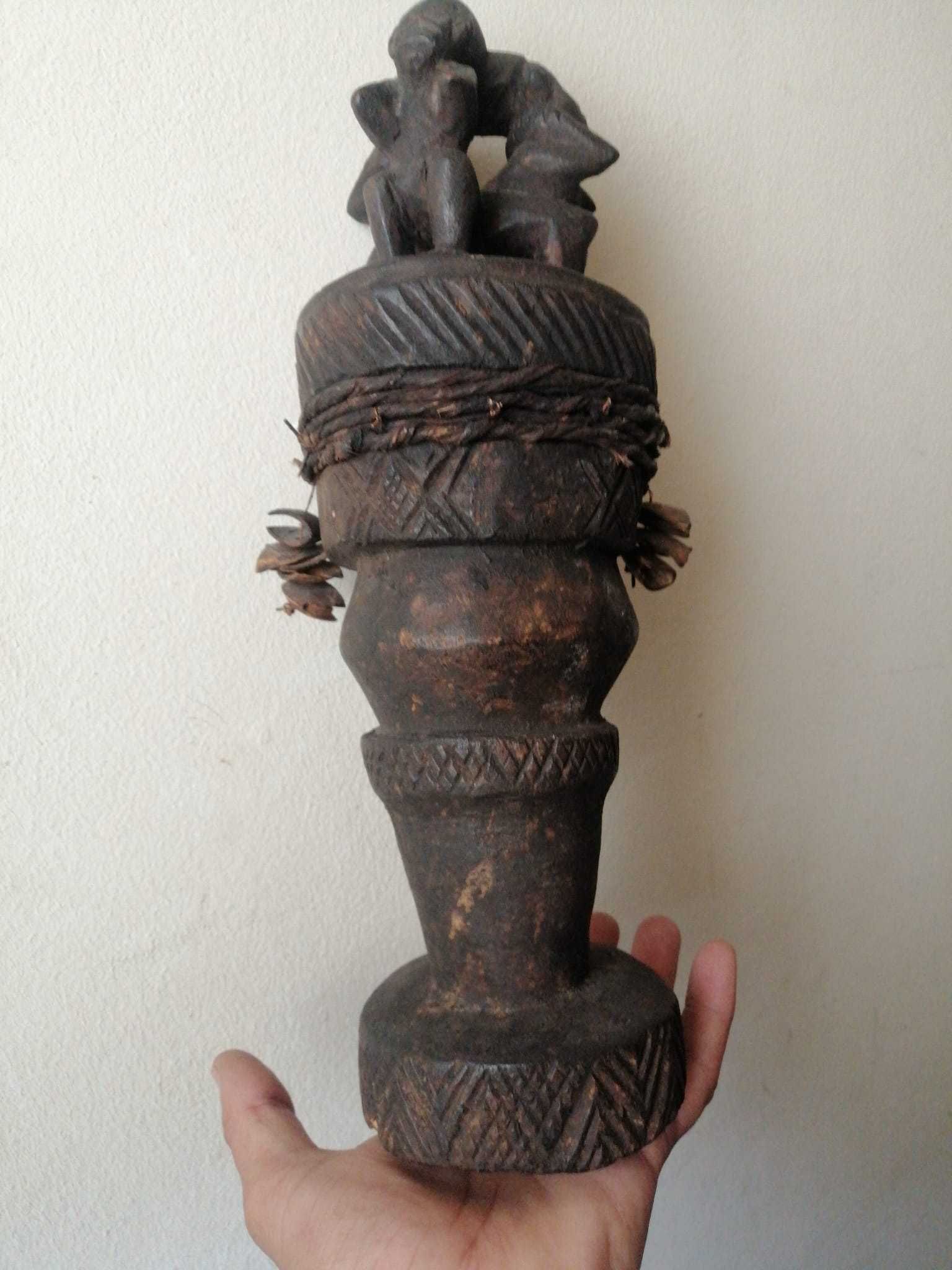 Totem african vintage cu 3 figurine