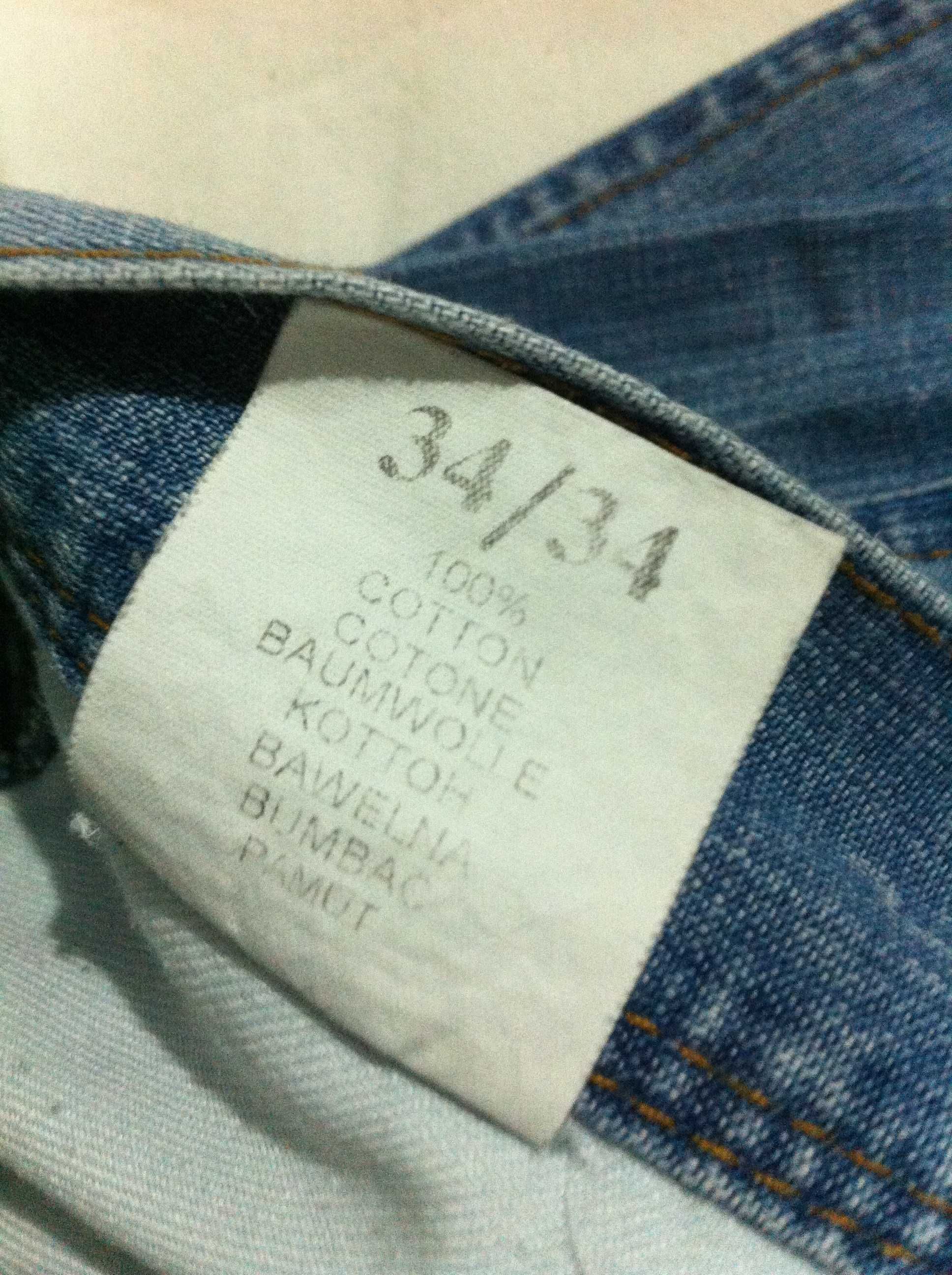 Original Junker Jeans   -- Banii merg la un baiat bolnav.