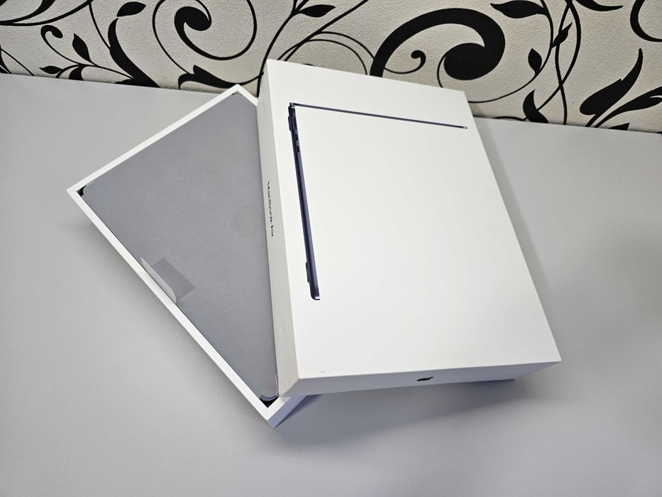 ПРОДАМ Macbook Air 13" inch M2 (16GB/256GB). Практический НОВОЕ.