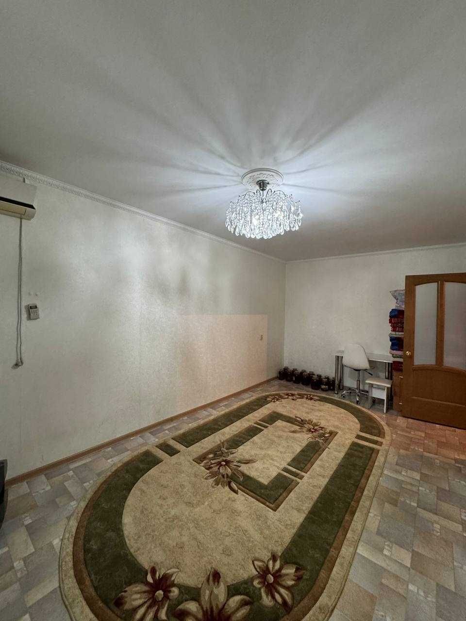 Продам 2 к.кв на 8 мкр.