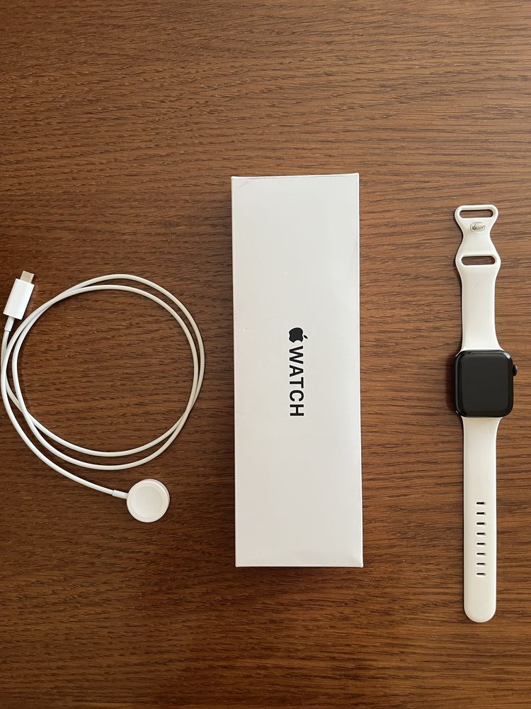 Apple Watch SE (Gen 2) 44mm