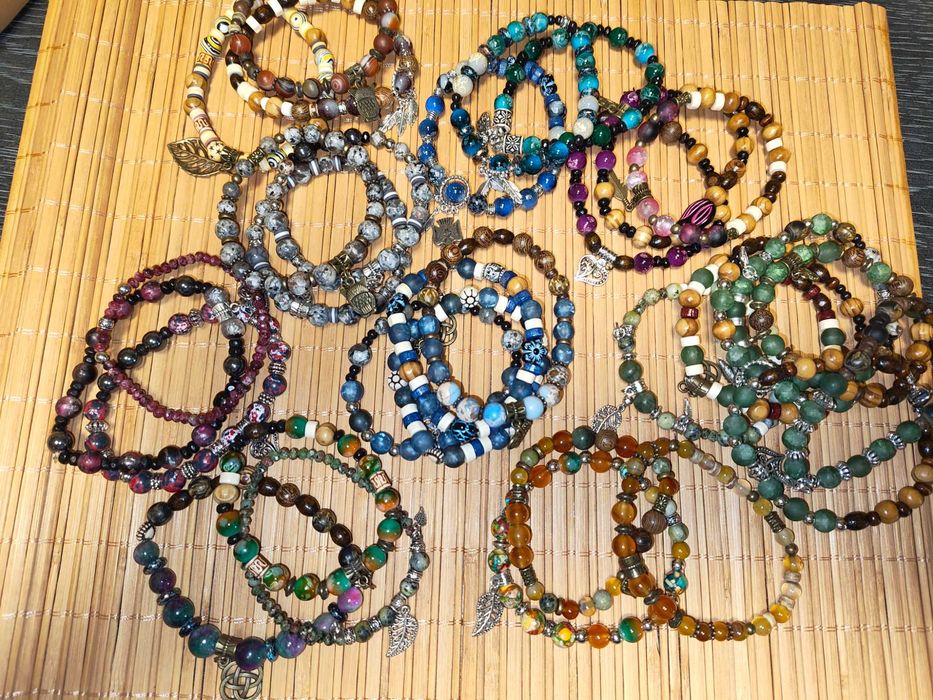 Ръчно изработени уникални бижута от полускъпоценни камъни. Подаръци.