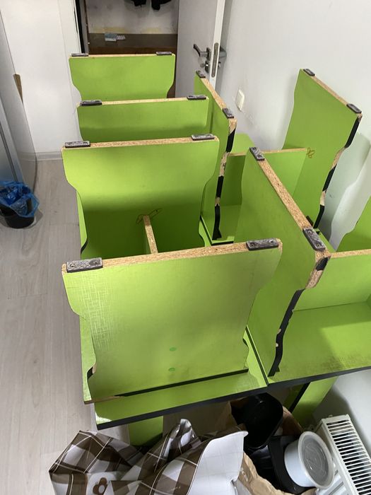 Стол со стульями