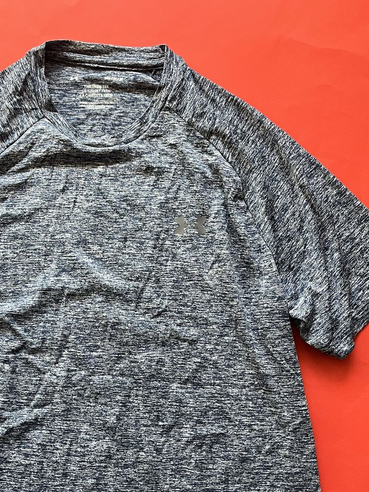 Under Armour : The Tech Tee - Размер М / Оригинал