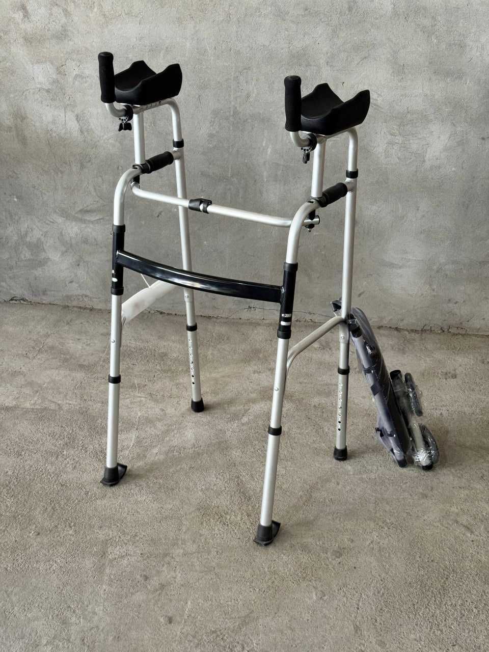 xodunki qo‘ltiq tayanchli (armrest walker)