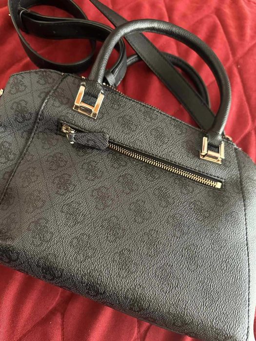 Дамска чанта Guess