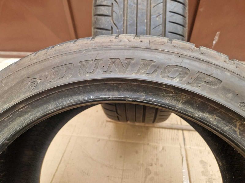 2 Dunlop R18 245/40
летни гуми
DOT3517