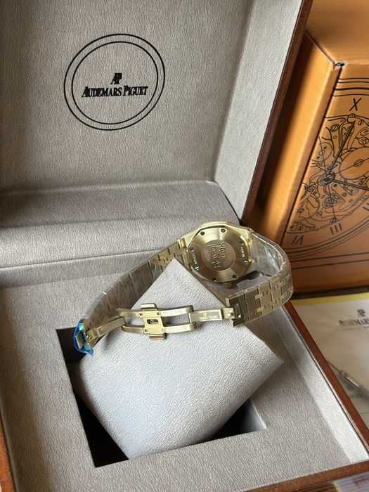 Audemars Piguet Royal Oak Gold and Blue Quartz 33 mm - дамски модел