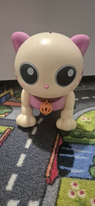 Pisicuta roz interactiva