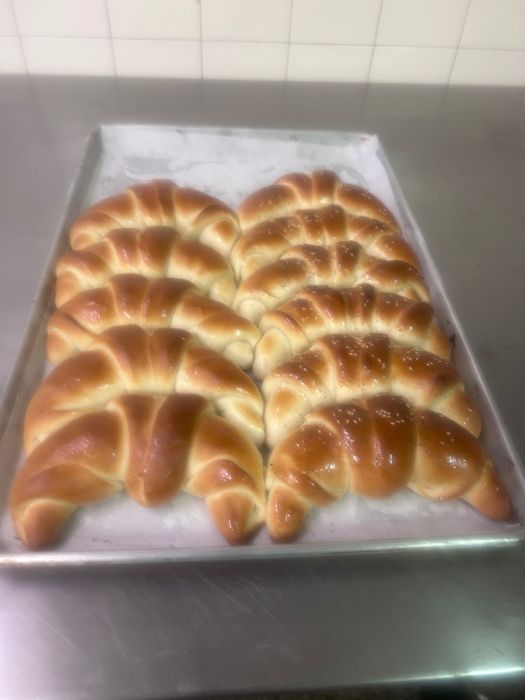 Производство и доставка на прясно изпечени закуски и баници