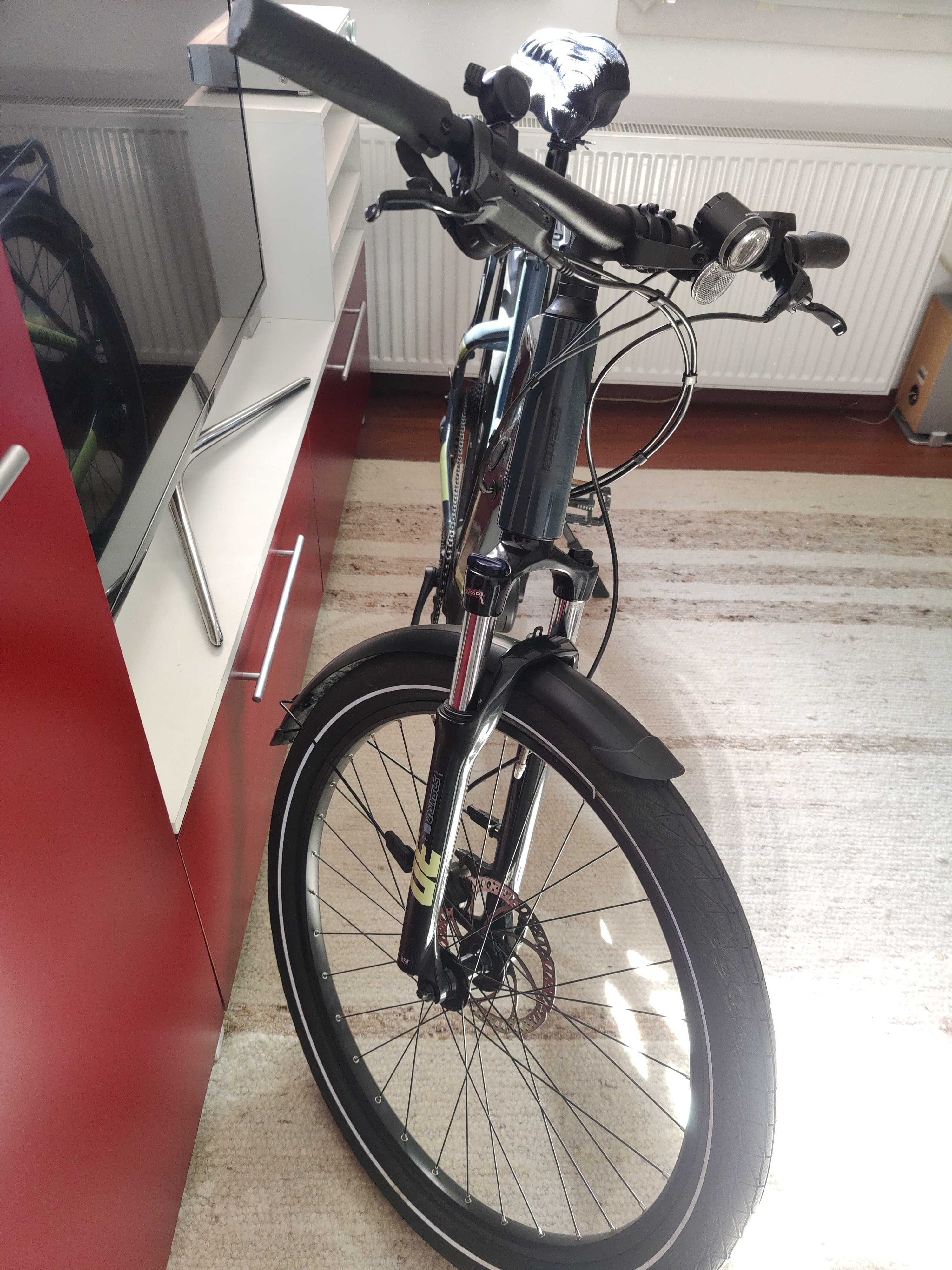 Vând bicicleta electrica Haibike