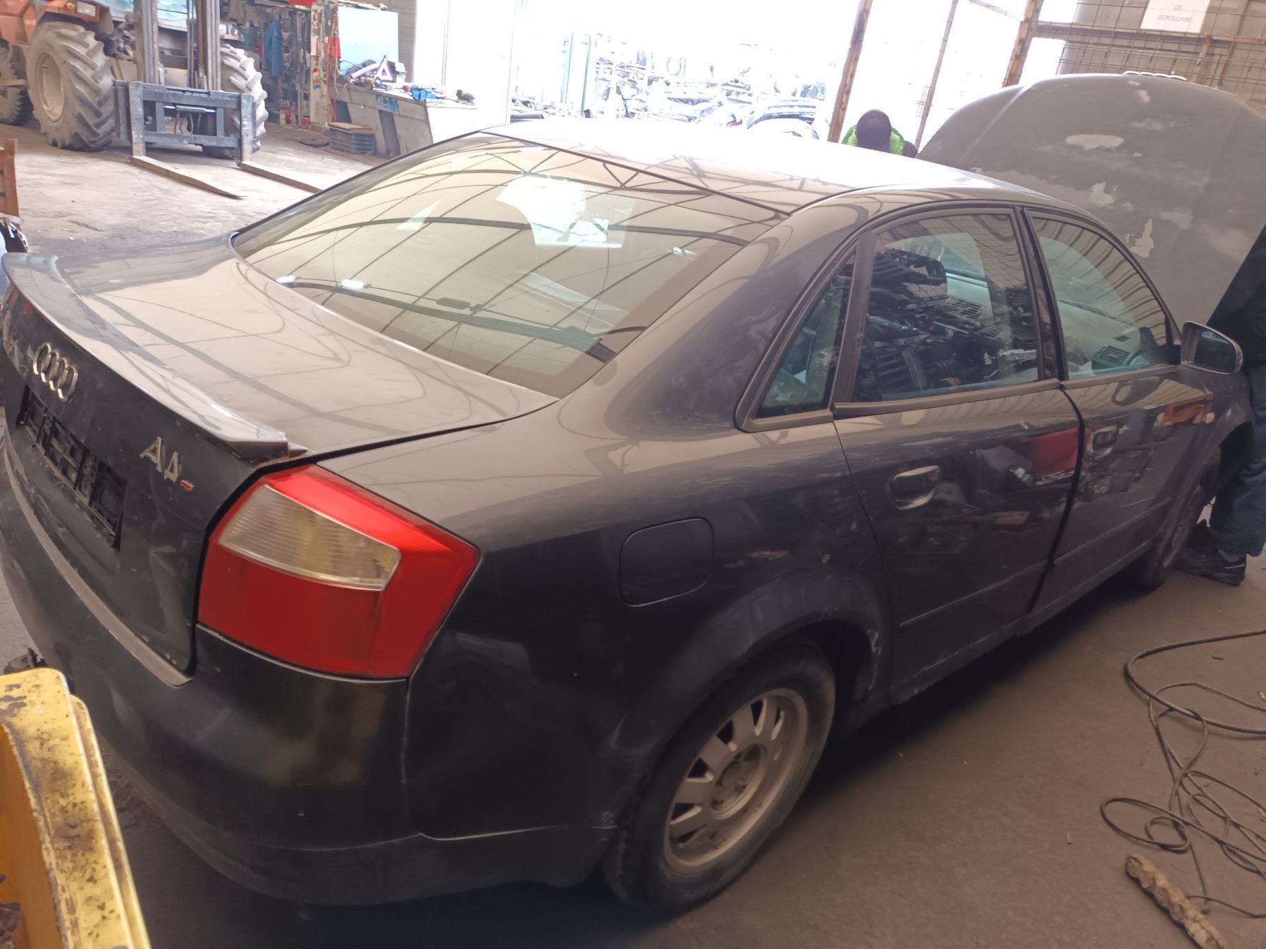 Dezmembrari  Audi A4 B6 (8E)  2000  > 2004 1.9 TDI Motorina
