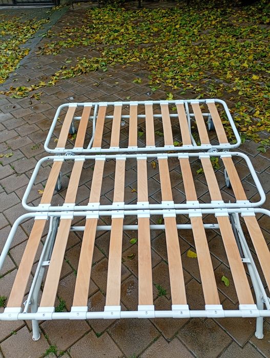 Vând dormitor .șifonier 2 uși. 1servanta  1 noptiera+canapea extensibi