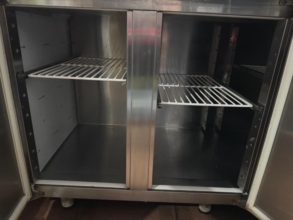 Продам холодильный стол и пецце печь