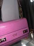 Розова чанта на Guess