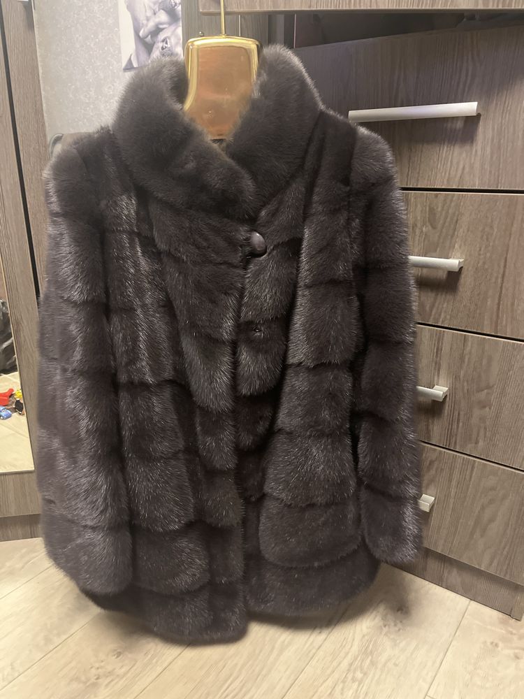 Продам норковую шубу автоледи
