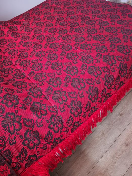 Битови калъфи за възглавници  и нова покривка за спалня.