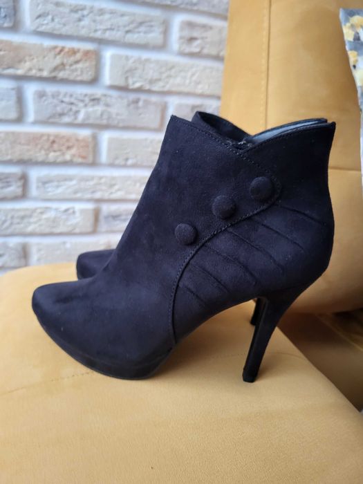 Елегантни боти от велур нови