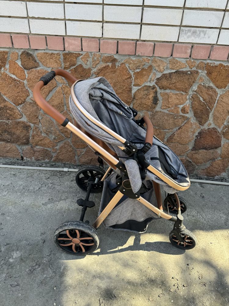 Продам коляску детскую  в хорошем состояний