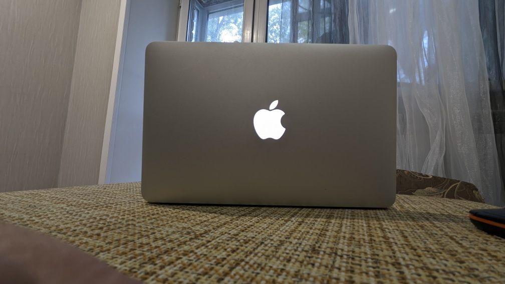 Macbook air 11 mid 2011