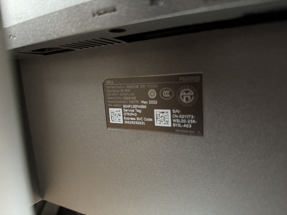 Монитор Dell P3223QE - като чисто нов