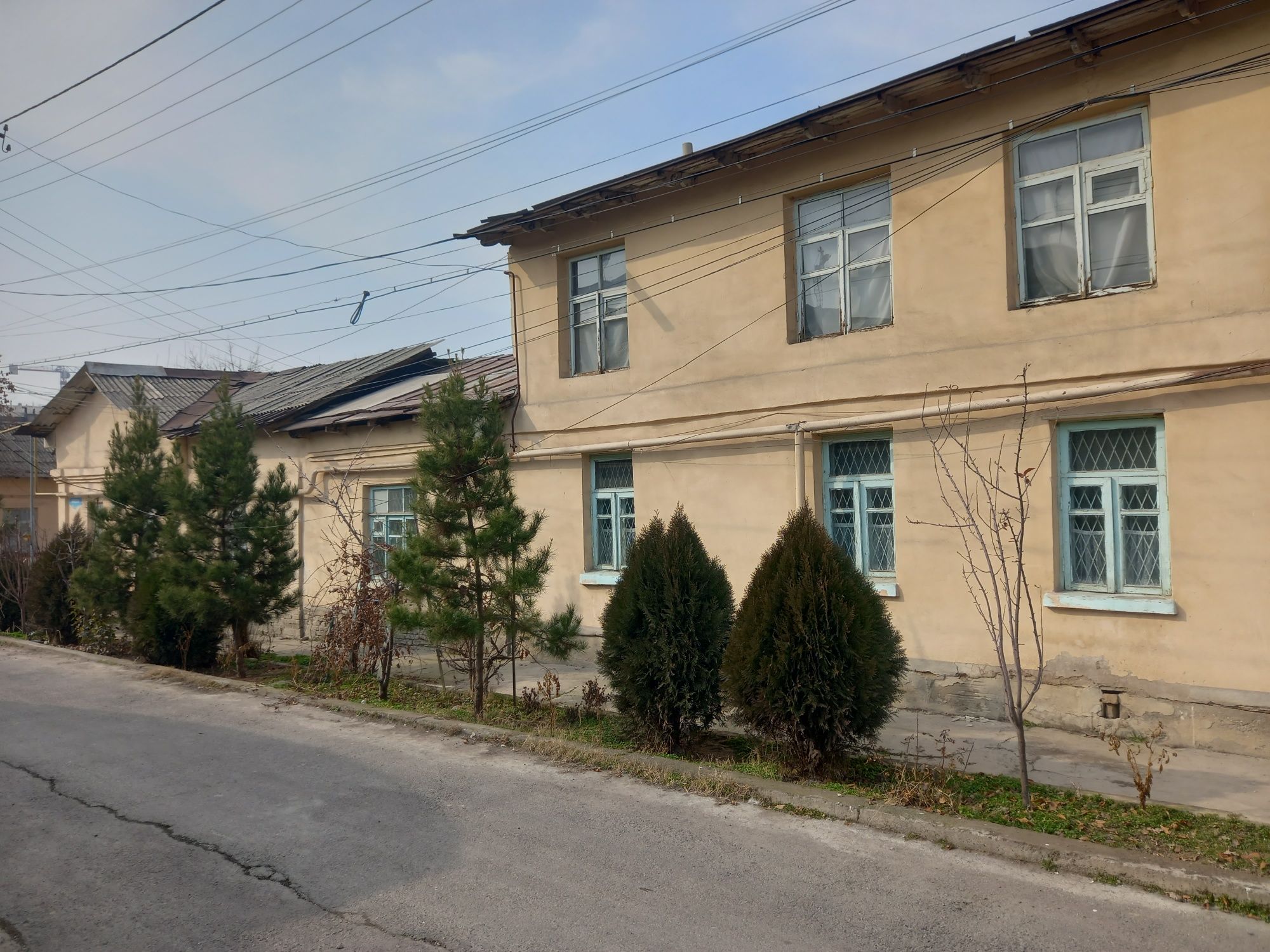 Продаётся дом в цене земли элитном махалле Яккасарай