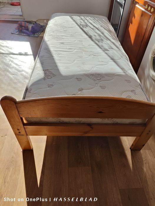 Легло единично креват с матрак от масивно дърво за един човек