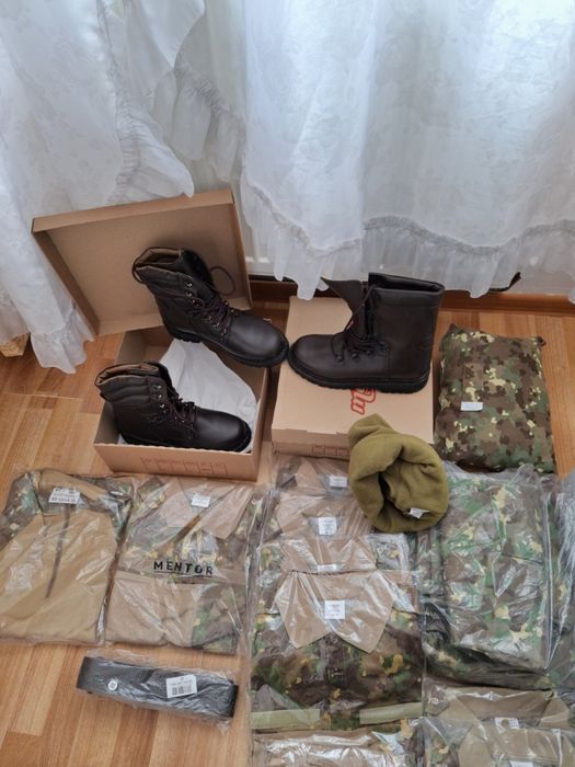 Ținută, 2 modele bocanci maro,costum intemperii,bluza tactica,tricouri