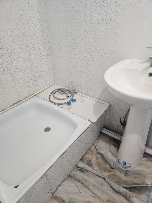 Сдам благоустроенную комнату.