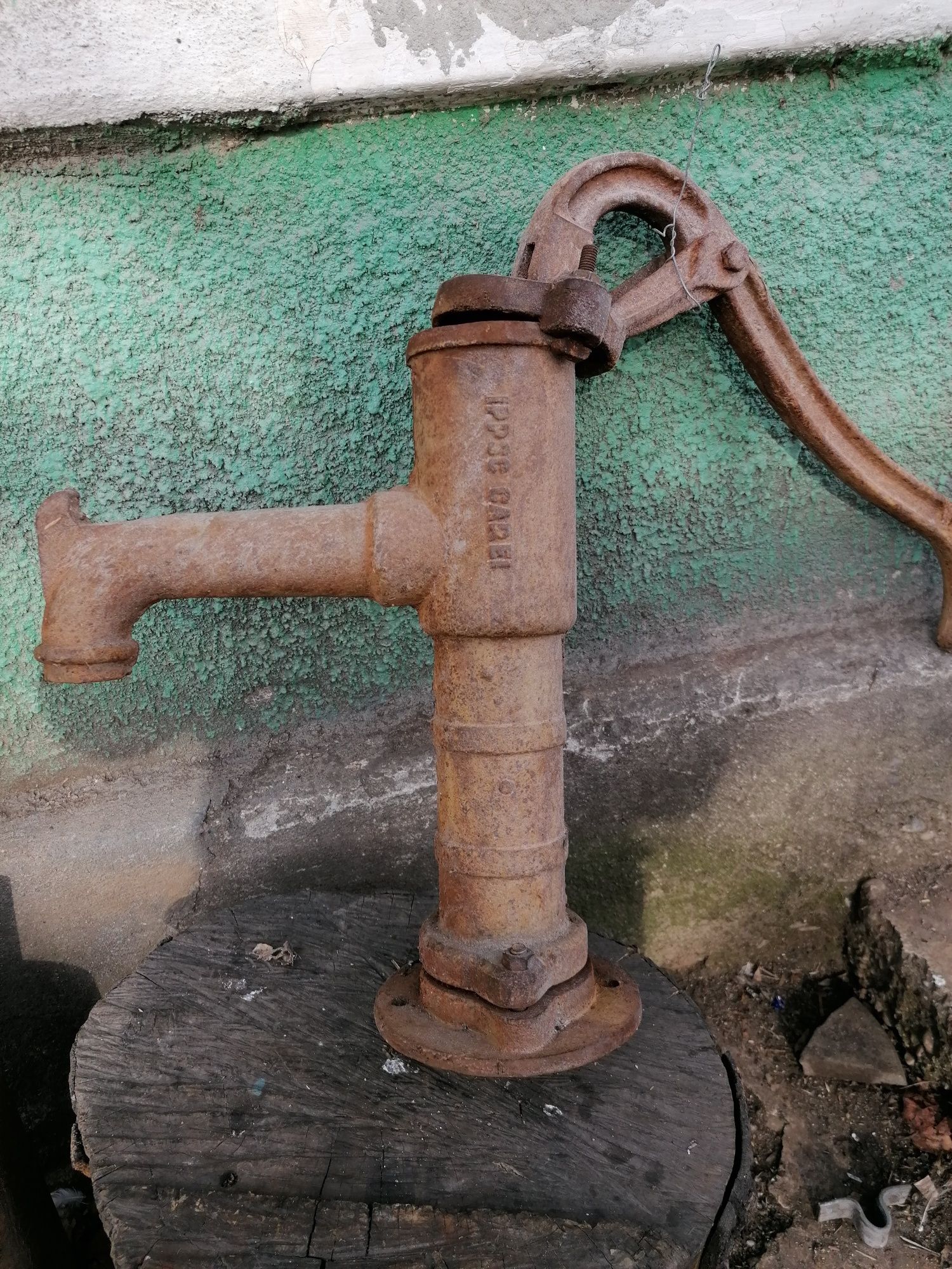 Pompa de apa manuala Carei