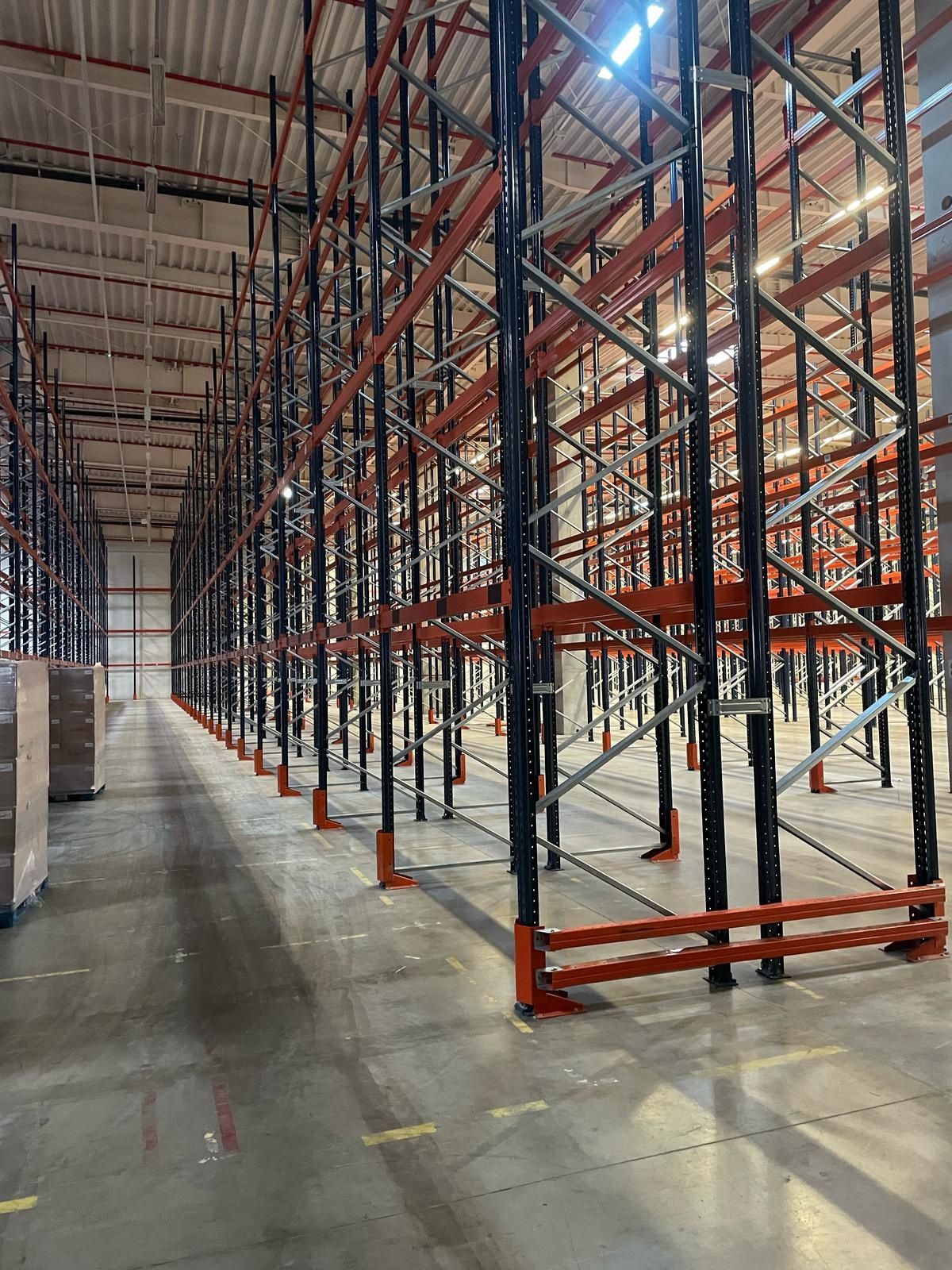 Rafturi metalice industriale reglabile 
Avem orice dimensiuni livram i