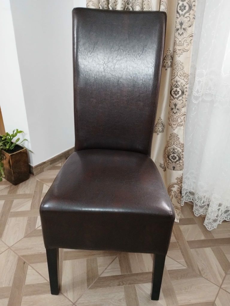Scaun bucatarie / living lemn negru tapitat , imitatie de piele neagra