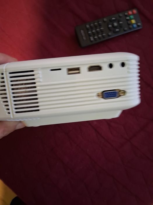 Продавам Домашно кино Самсунг и Лед Проектор