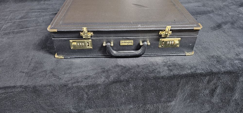 Vand geanta / diplomat / valiza