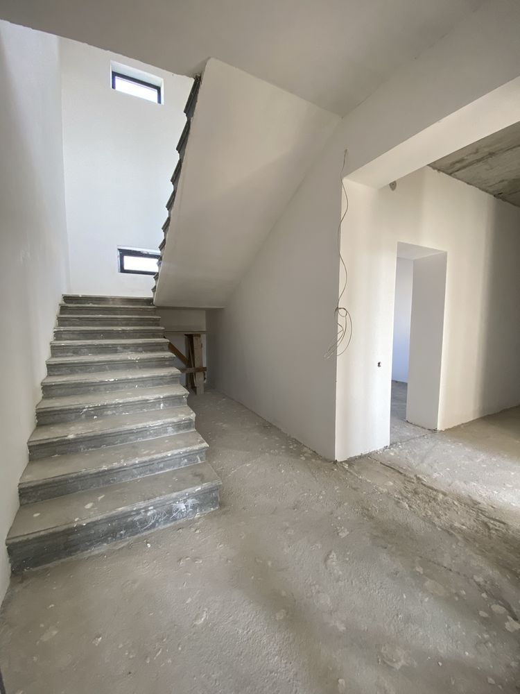 Farg’ona shahar Aeraport katejlar 2 qavatli uy sotiladi