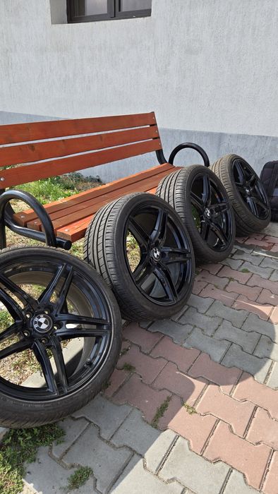 Vând jante BMW în 2 lățimii cauciucuri noi R19