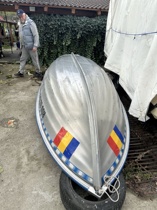 Vand barca aluminiu+Motor yamaha nou+sonar Garmin nou.