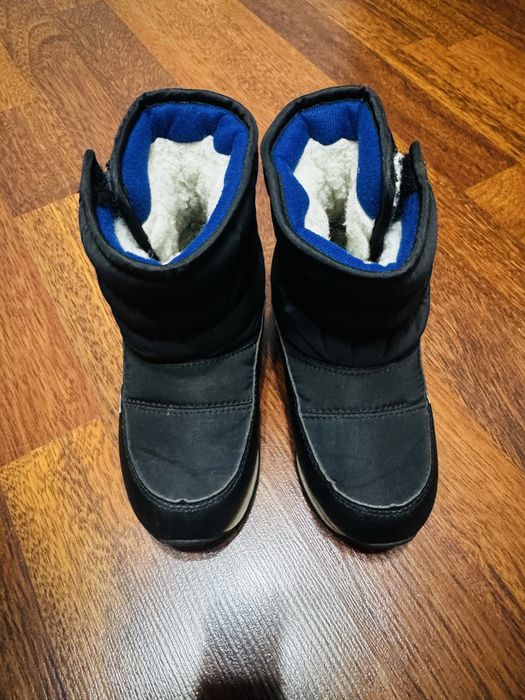 Продам зимнюю обувь детскую