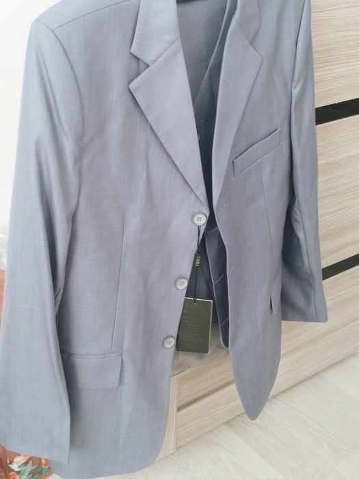 Костюм мужской тройка 46 размер