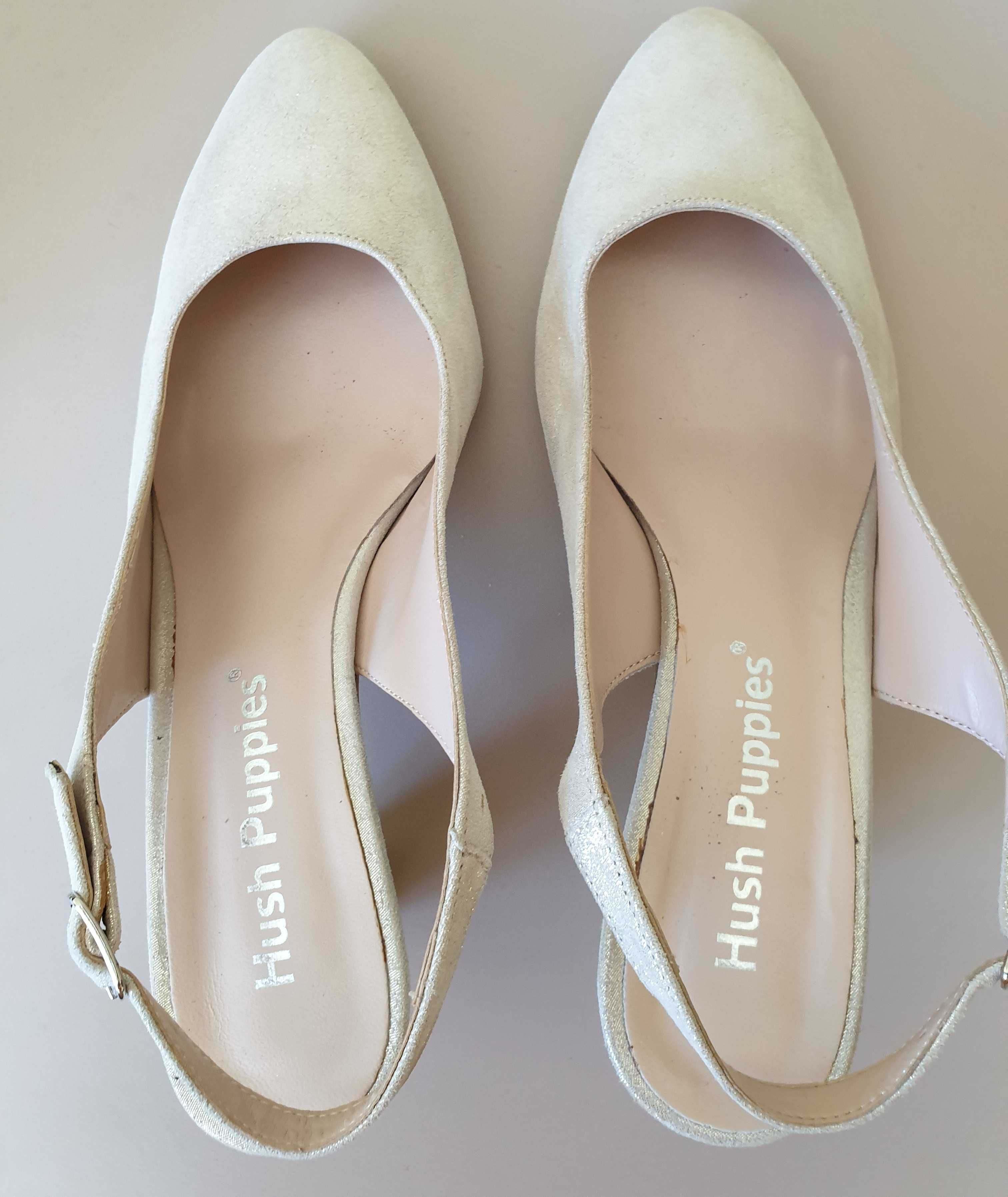 Hush Puppies eлегантни обувки със златист ефект.