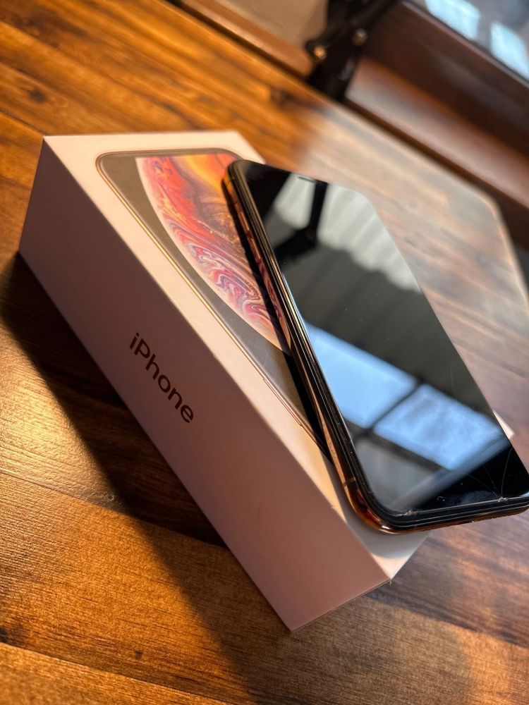 Продам iPhone XS 64 Gb
